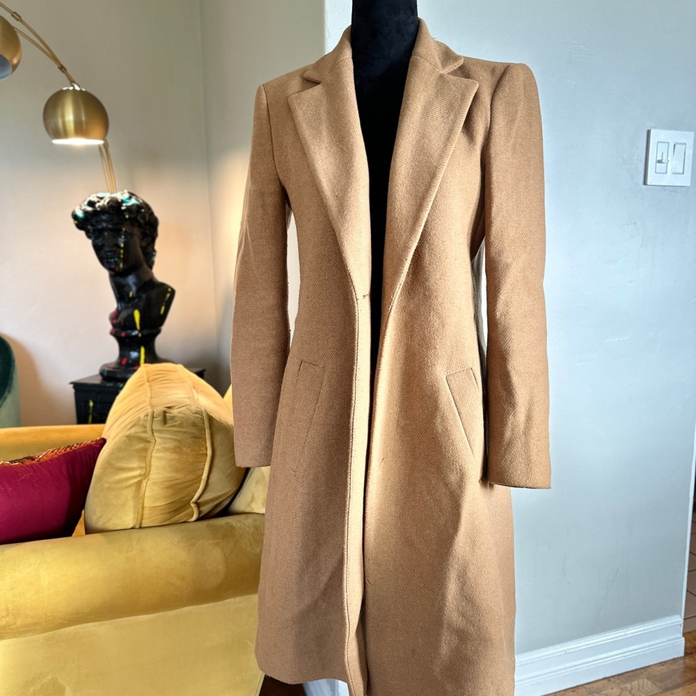 Zara Cream Trench Coat with Tailored Design and Notched Lapels